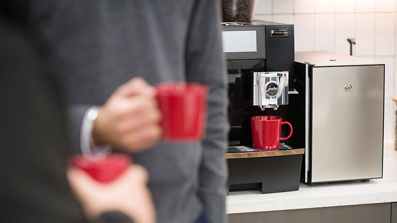 Jura coffee machine with red mugs